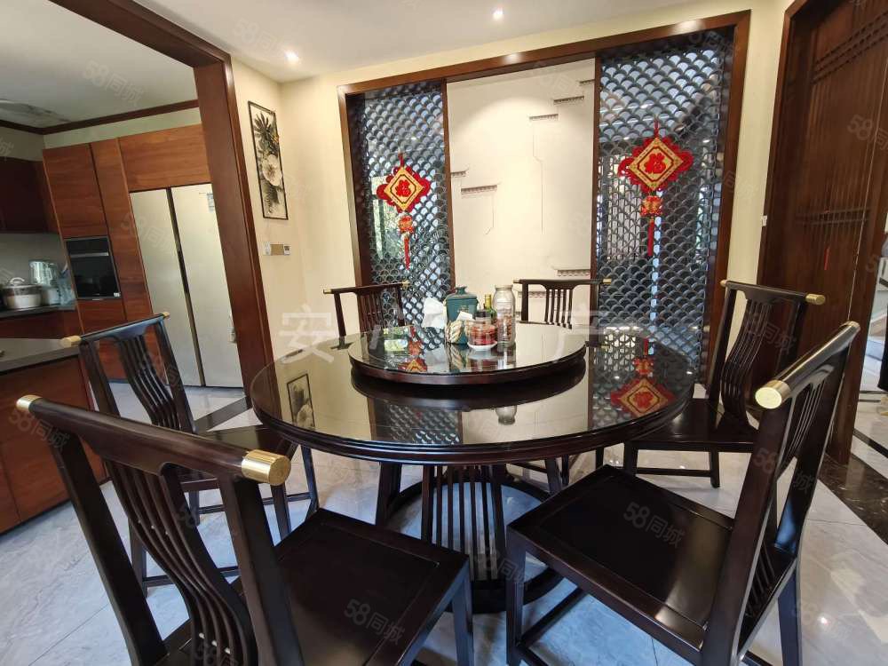 德和沁园(别墅)5室3厅4卫216㎡南北550万