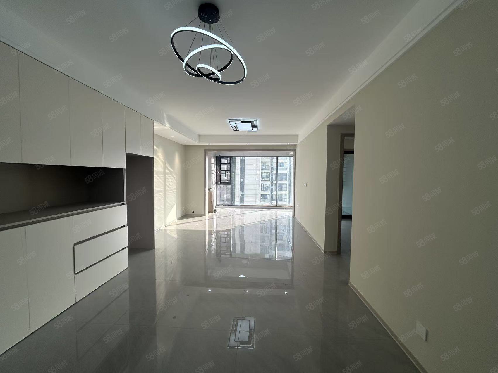 万达大都会公元3室2厅2卫115㎡南北70万