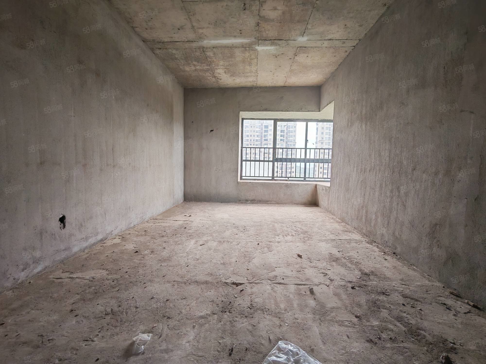 华泰花苑4室2厅2卫161㎡南北82.8万