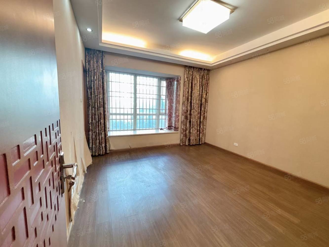 龙泉花园东苑4室2厅2卫151㎡东南94万