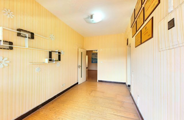 东城佳苑3室2厅125.93㎡113万二手房图片