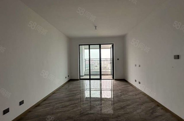 实验旁，带车位储藏室，全小区价格  ，房东干赔20多万