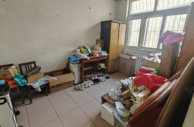 4 5 万 御景王宅附近东昌路  家属院二楼 三室两厅