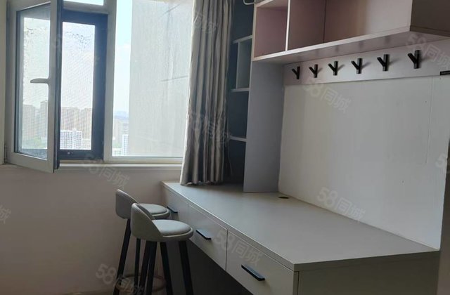 急售，一中新校北，文轩外国语西校南，精装三室，随时看房