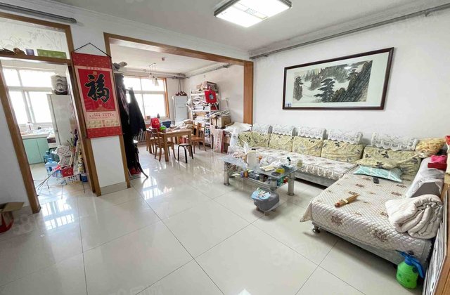东昌总校  2楼，出门育新街，    ，购物  方便