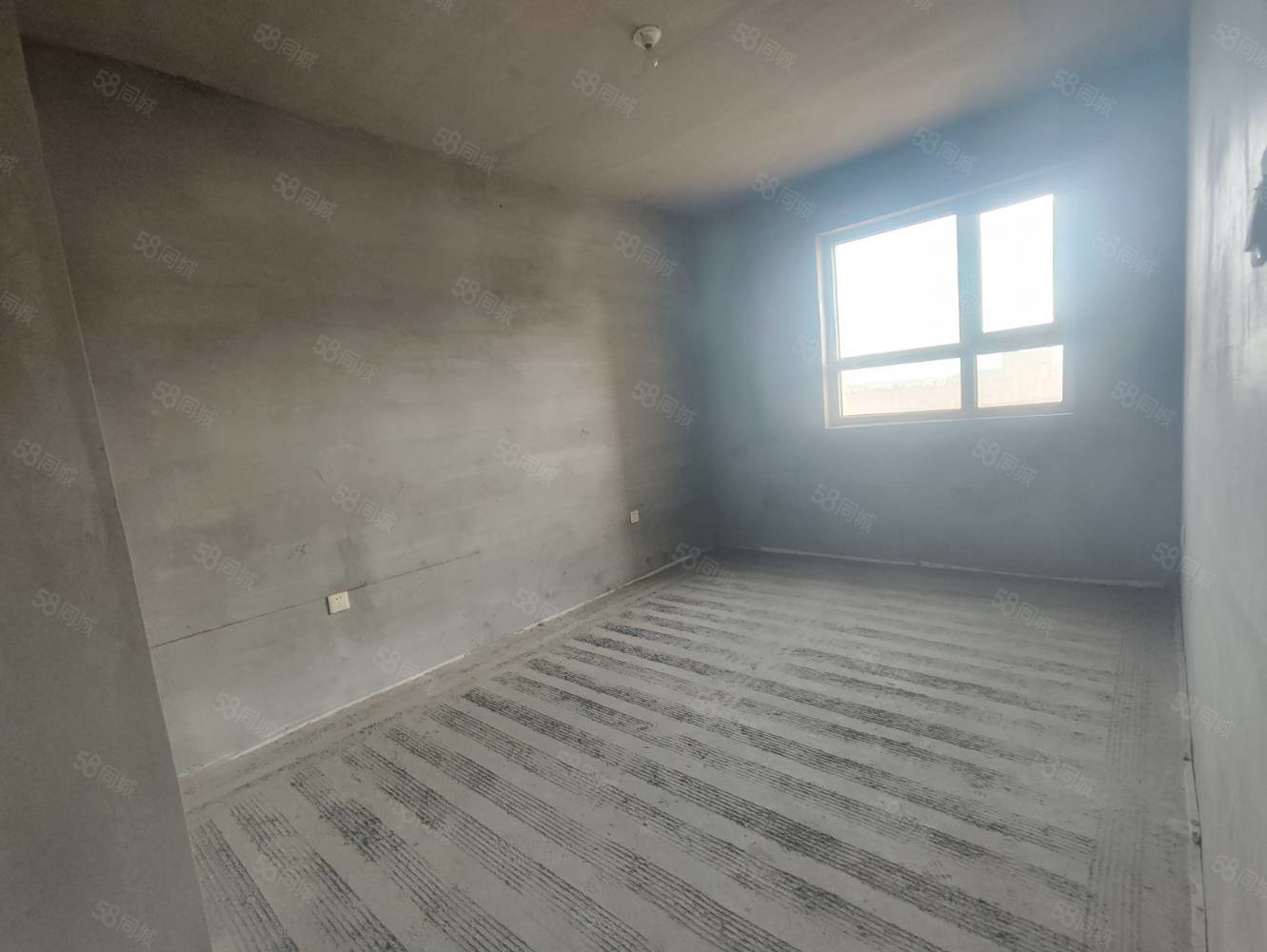 青湖铭城4室3厅2卫183㎡南北57万