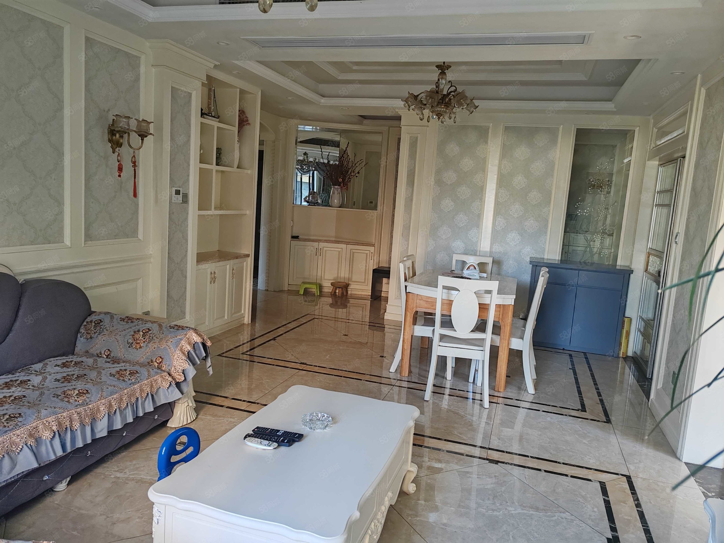 东方广场(开化)4室2厅2卫131㎡南175万