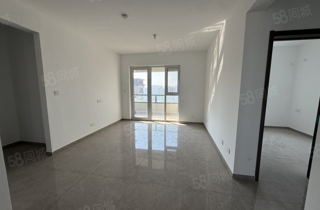建设路 时代美景4室2卫车位储新房没住