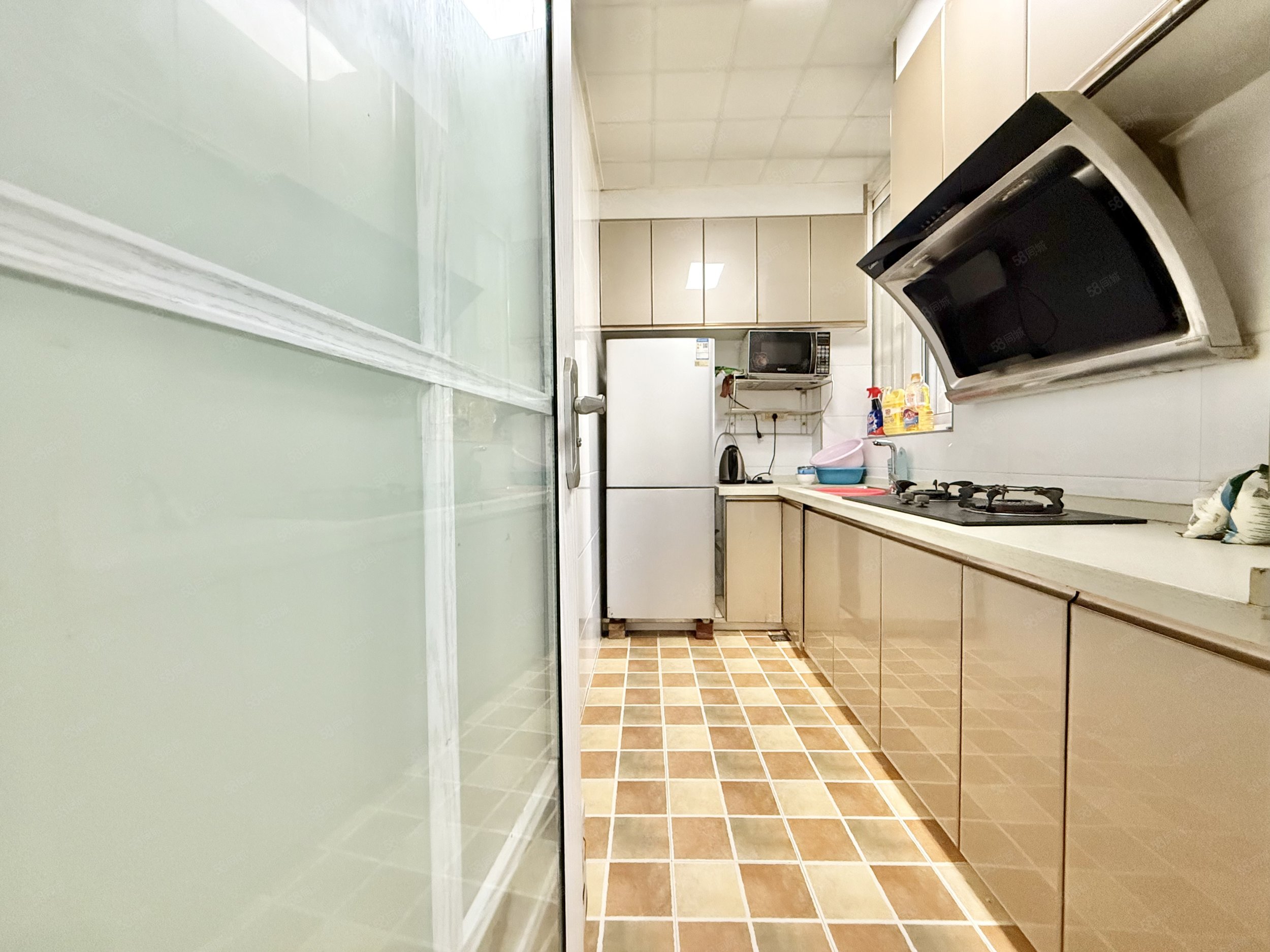 天麟时代经典2室2厅1卫70㎡南北45万