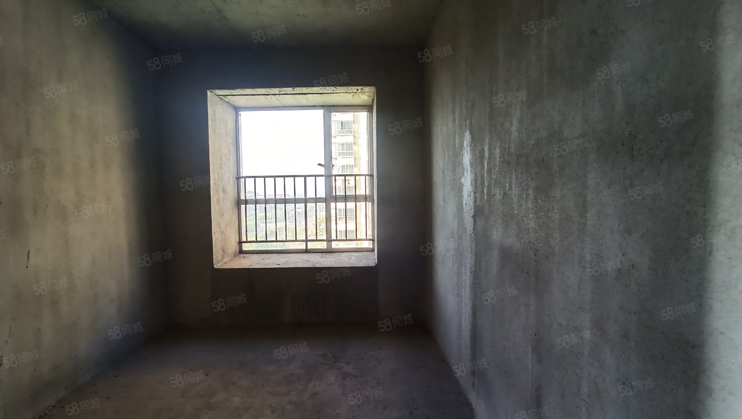 滨江御府3室2厅2卫126㎡南北54万