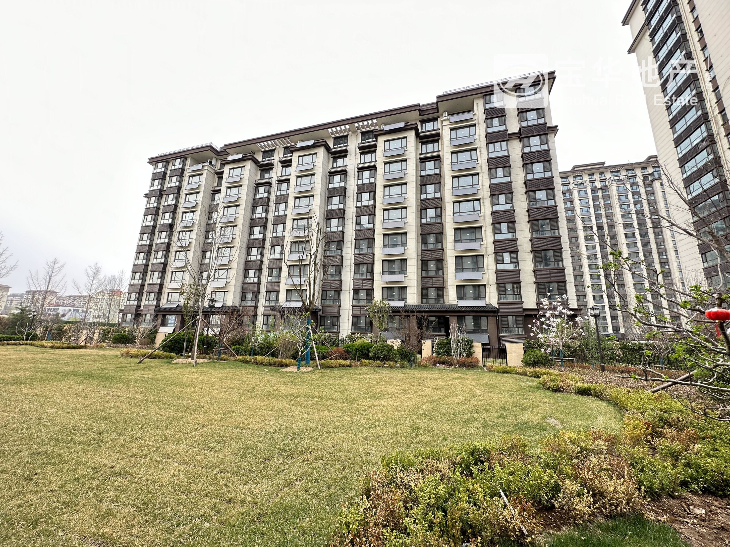 莱山现房现证一楼带院泰和府送家装送车位