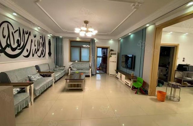 月亮湾C区，三室两厅一卫