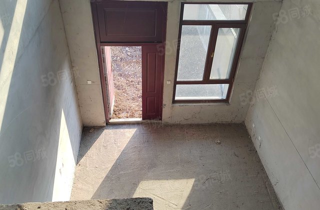 盛世天湖 带院子 5室2厅3卫 毛坯 新房未住 ！！