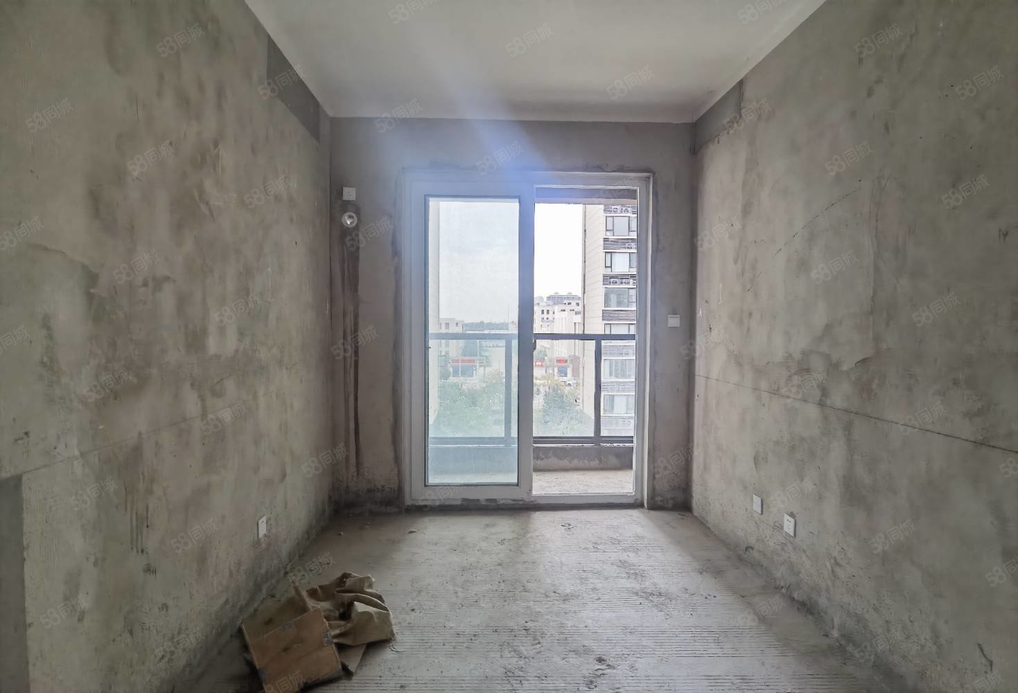 圣桦锦江天玺4室2厅2卫146㎡南北90万