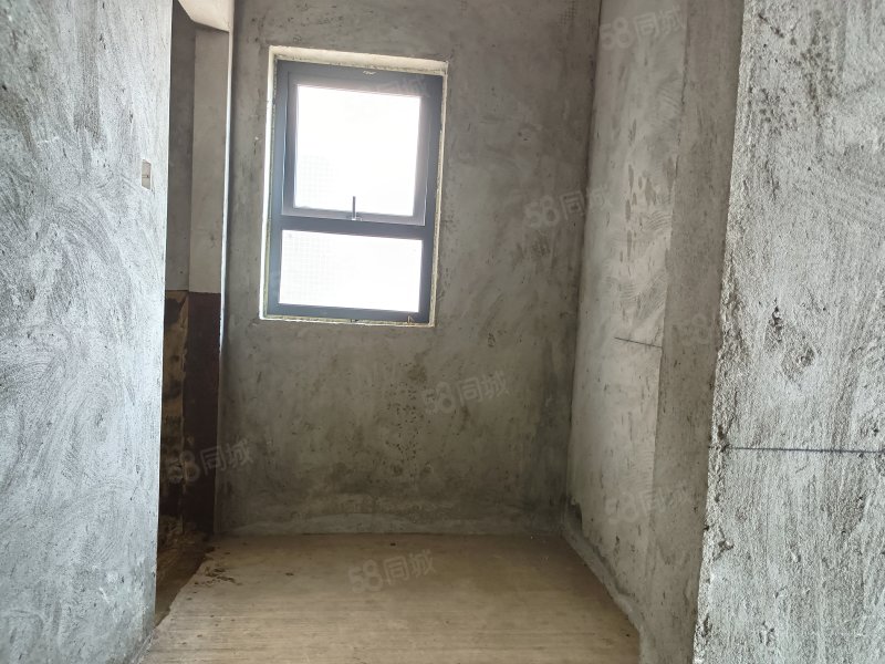 远成鹭栖湖4室2厅2卫141㎡东西54万