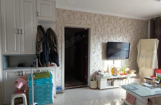 首付6楼，急售南北通透精装二室，随时看房。