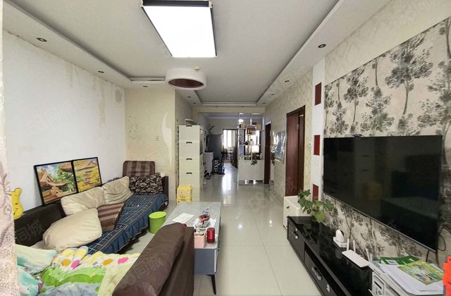 香江附近电梯房，三室两厅一卫，好楼层带车位储藏室可阳光实验。