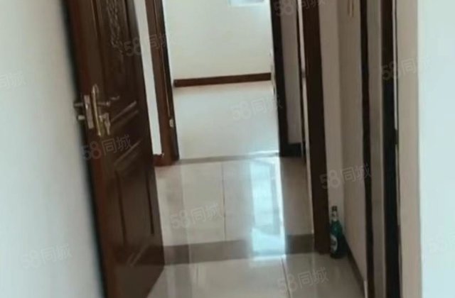 港达国际3室2厅121.44㎡39万二手房图片