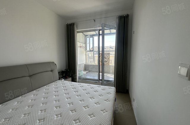 小三居 居住密度低 产权清晰 高楼层采光充足 南向采光好