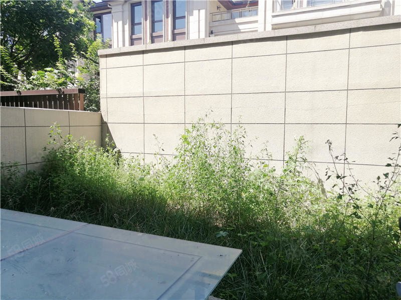 領(lǐng)秀翡翠山(別墅)5室2廳4衛(wèi)279.46㎡南北1050萬