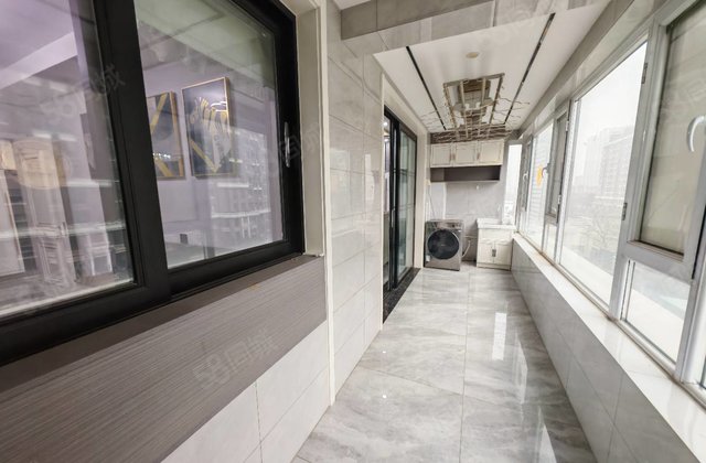 水岸花语，三室两厅两卫，精装未住，婚房，送双车位储藏室