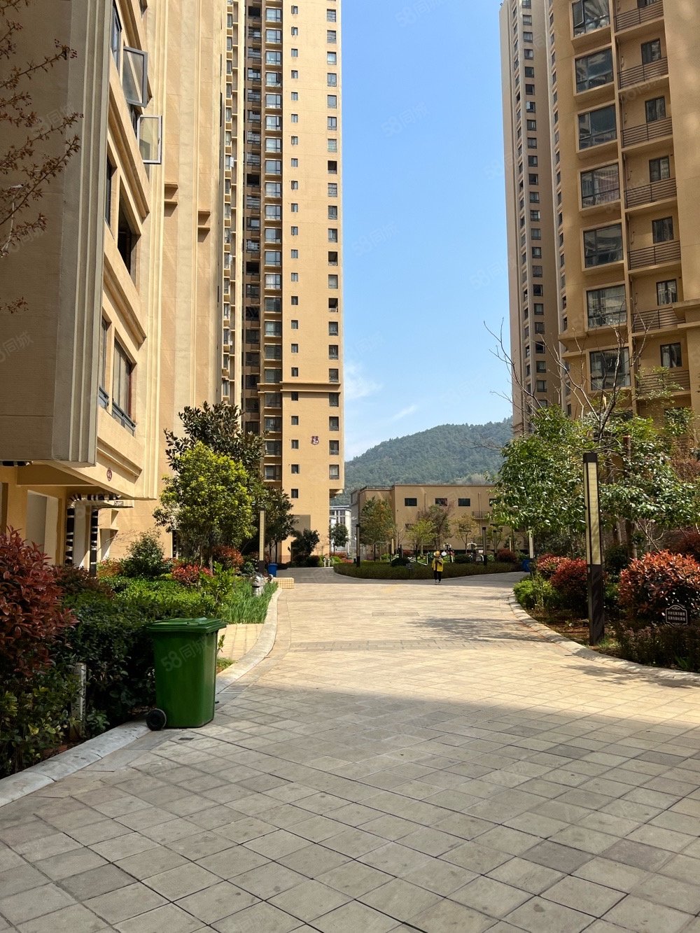 全新精装三房为住过电梯中层户型方正证件齐全可贷款,御峰云府-昭通58