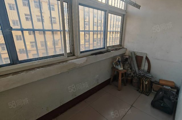 七中对过 馨苑小区三楼 三室边户停车方便