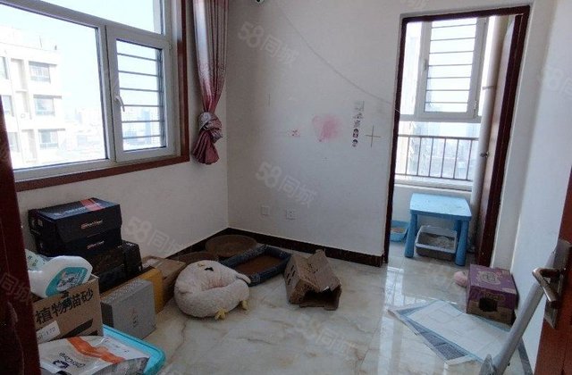 房子免大税了，送储藏室。电梯好房。