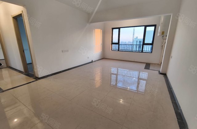 新房现房，一手房，  即住，三室两厅两卫，带储 水城印象