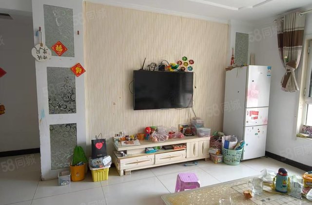 新出水岸华语东边户三室两卫，带车位，中间楼层，随时看房。