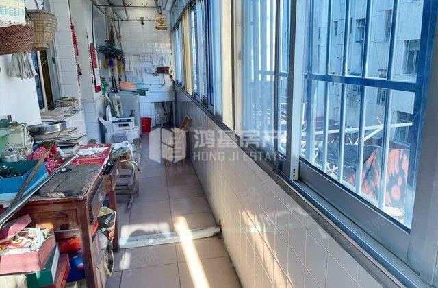卫生庭院3室2厅120.67㎡90万二手房图片
