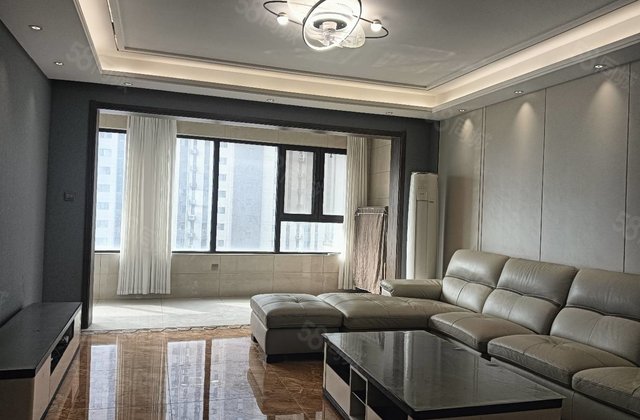 国岳府  四室两卫 双阳台带车位 精装修 免大税 四叶草