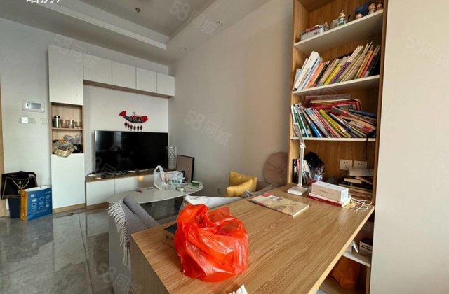 外国语对过 文轩本部好楼层精装修 裕昌文轩 诚心出售电梯房