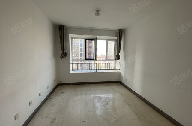 长江路 东边户 金柱大学城简装三居室 免大税带储 海德公园