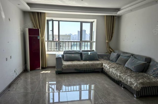 莲湖新城 观景房边户 精装 3室2卫 车位 储藏室 免大税