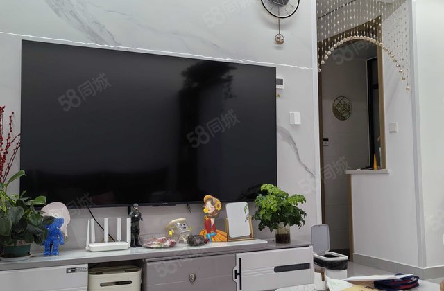 中间楼层采光好，免大税，带储藏室带车位带充电桩，精装修