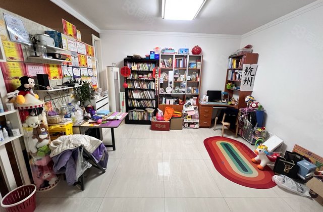 双车位好房,带储藏室,房东直卖,房东人超好!一切可商量。