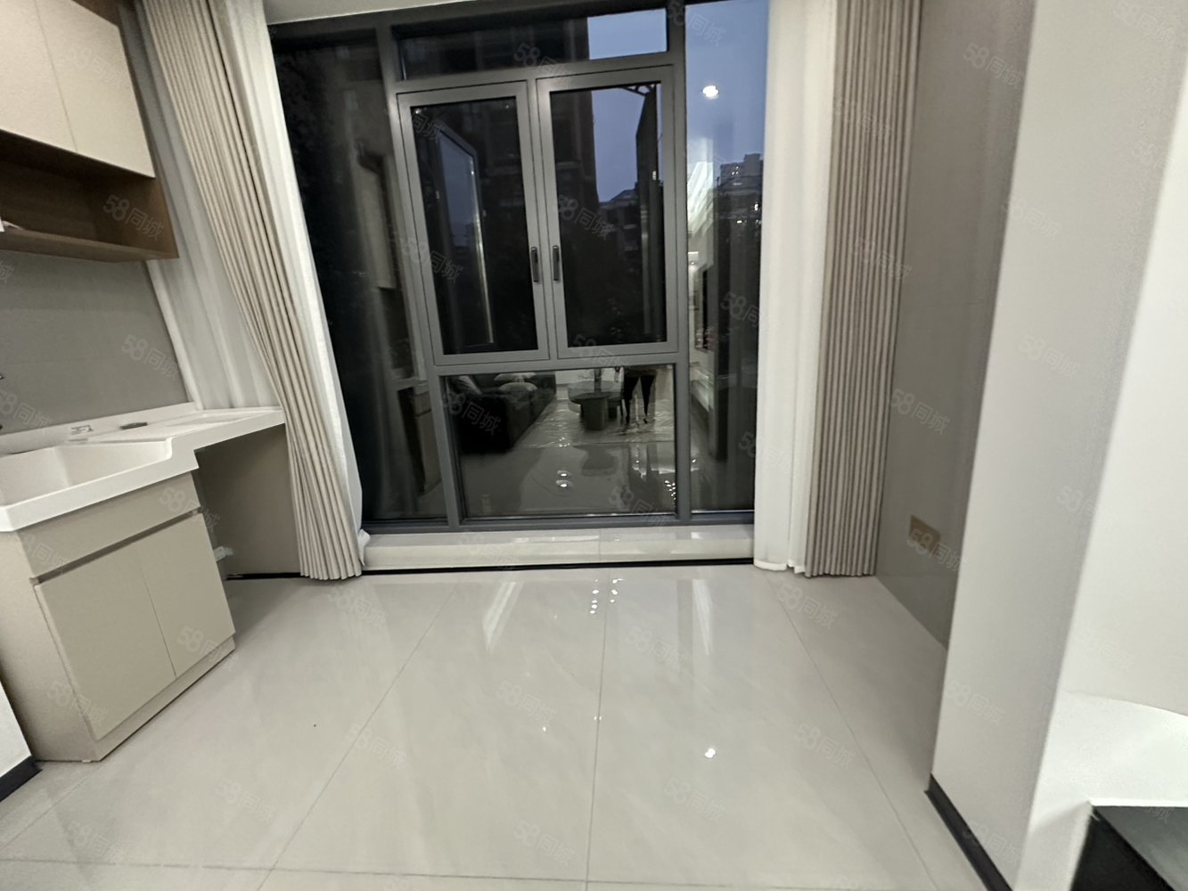 天御蓝湾6室3厅2卫160㎡南北92万