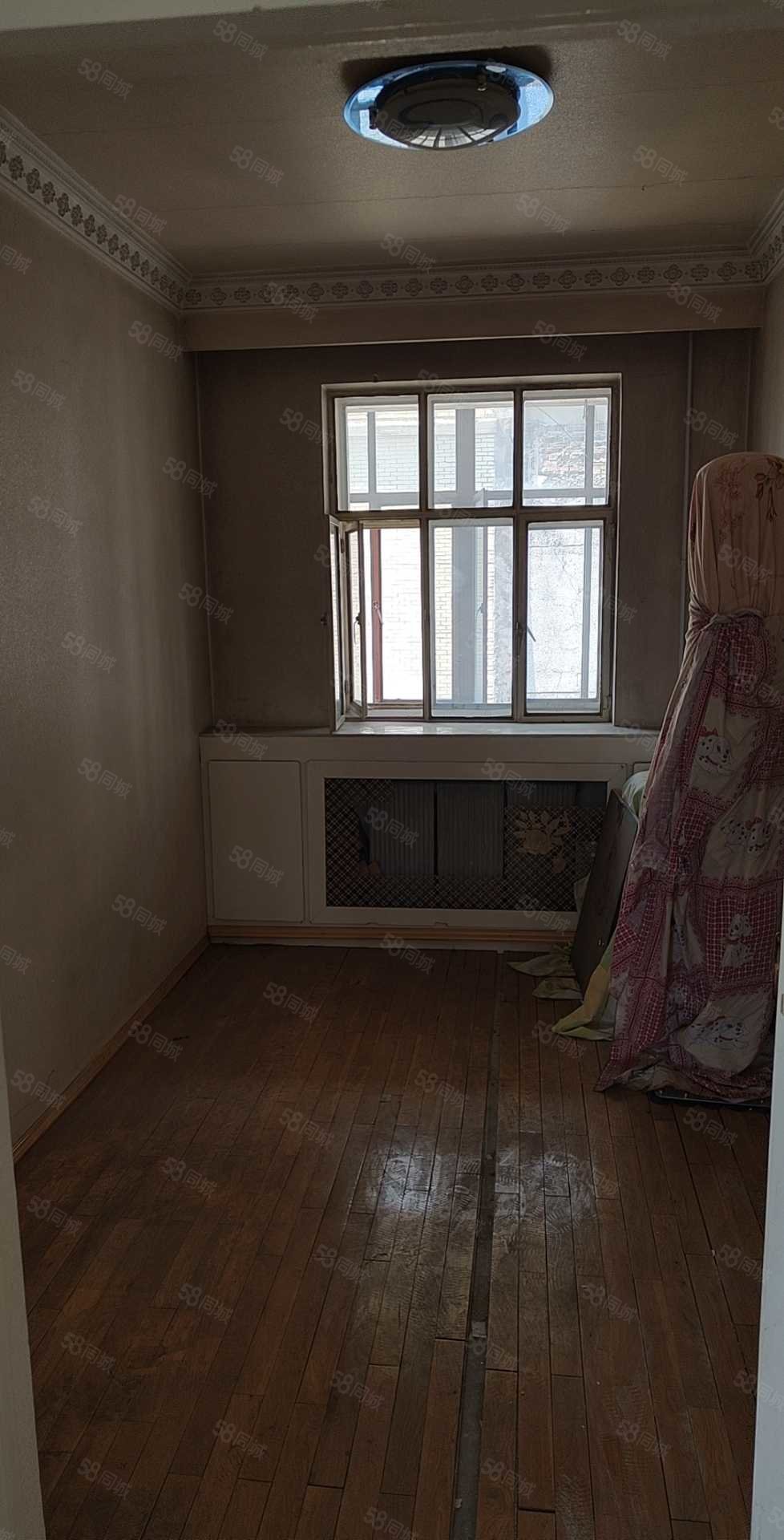 财政楼4室2厅2卫131.43㎡南北29万