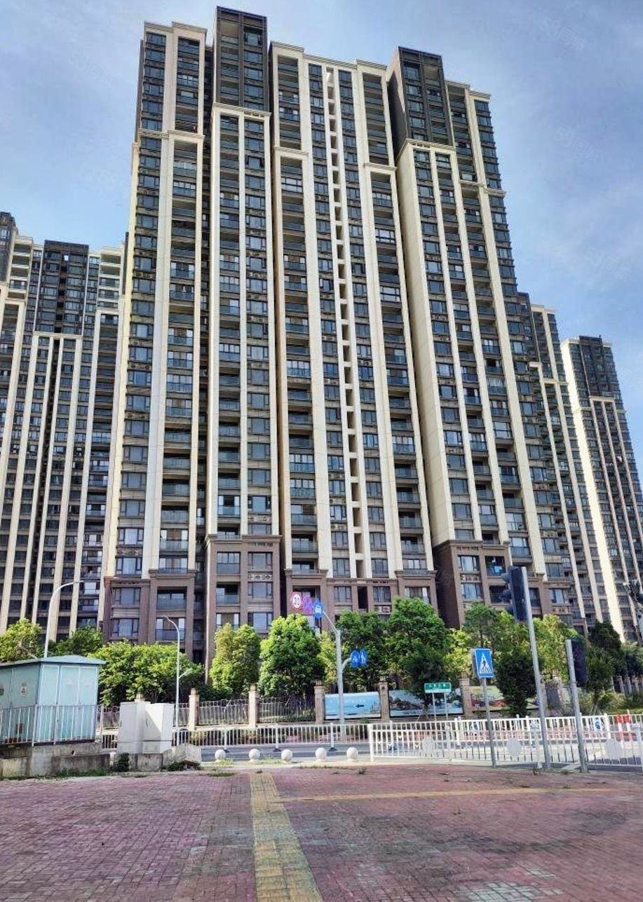 10粒即过户壹品湾三期全新轻奢装修未入住正规2房2厅