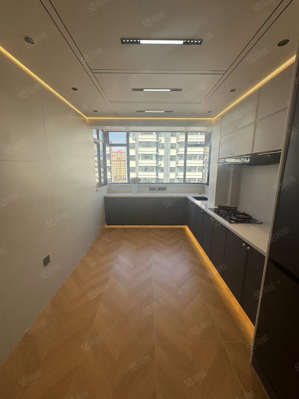 江南民族嘉园3室2厅2卫141㎡南北72万