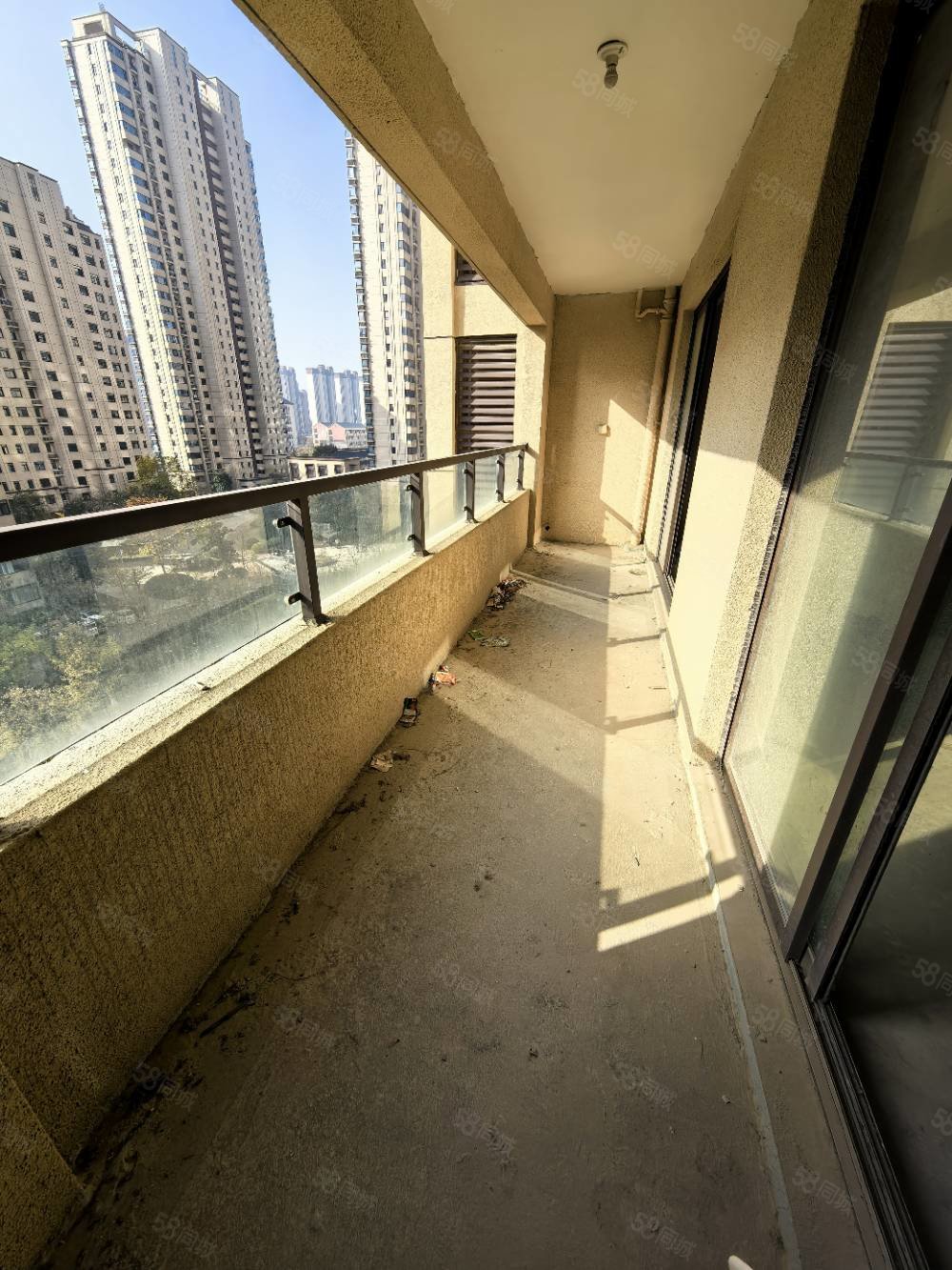 悦湖城3室2厅2卫120㎡南北71.6万