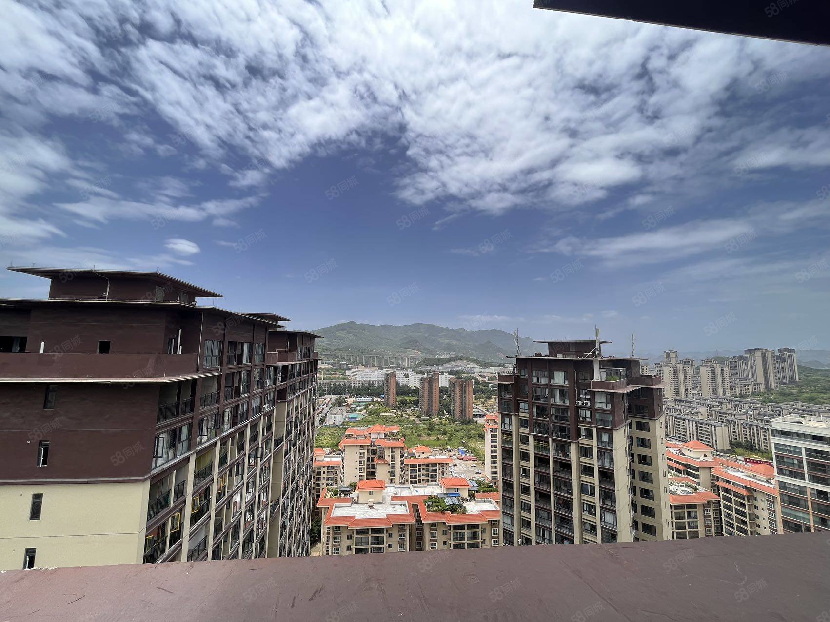 富康珑庭4室3厅3卫200㎡南北98万