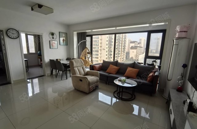 房东急售 单价4千多财干路上精装修电梯好房东边户6楼