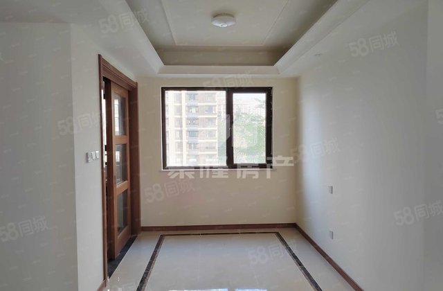 实验    三叶草户型，带车储，免大税一口价115万