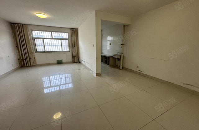 兴华路  巡防大队家属院 超大三室 带地下室 公摊少 好楼层