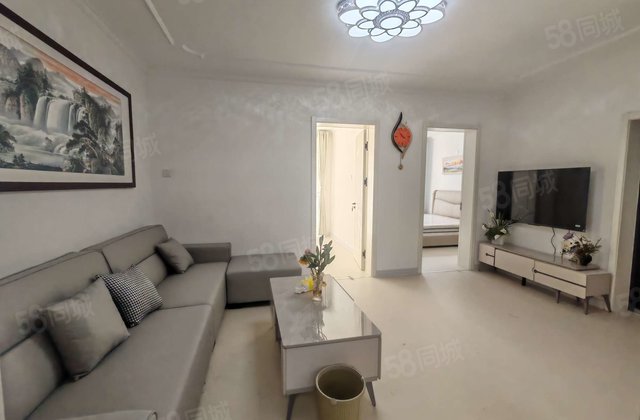 一楼带院   精装三室    急售房源