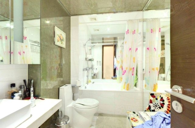 丽高王府3室2厅209.33㎡980万二手房图片