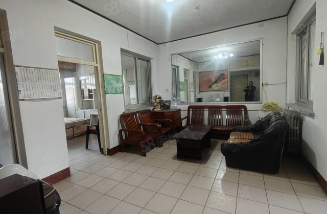 古楼 教育学院家属院 三楼三室两厅，停车方便，