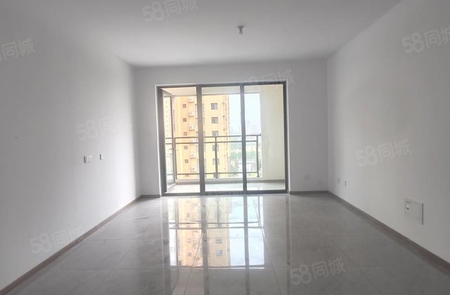 电梯小高层，带车位储，三叶草户型落地窗设计餐客一体，南北通透